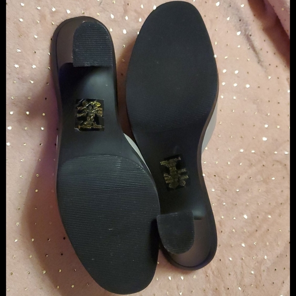 Heels - Picture 4 of 5